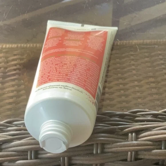 Korres Honey Pear scented Olive Moisturizer - Picture 5 of 5